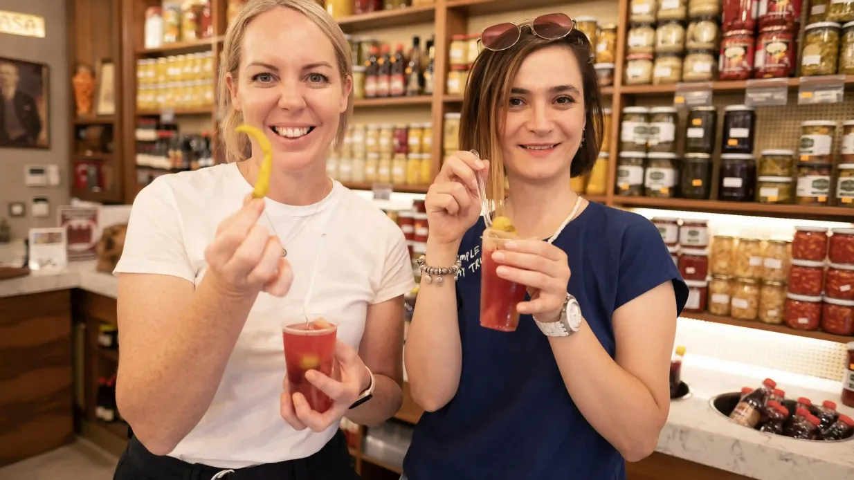 Estambul: Visita gastronómica guiada Dos Continentes + Traslado en ferry Operado por Asyamel Turizm ve Rehberlik Ticaret Limited Sirketi - Yummy Ista
