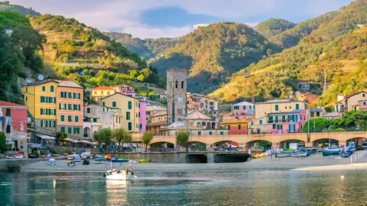 Cinque Terre Express: Train To/From La Spezia and Manarola Provided by Distribusion Technologies GmbH (EUR)
