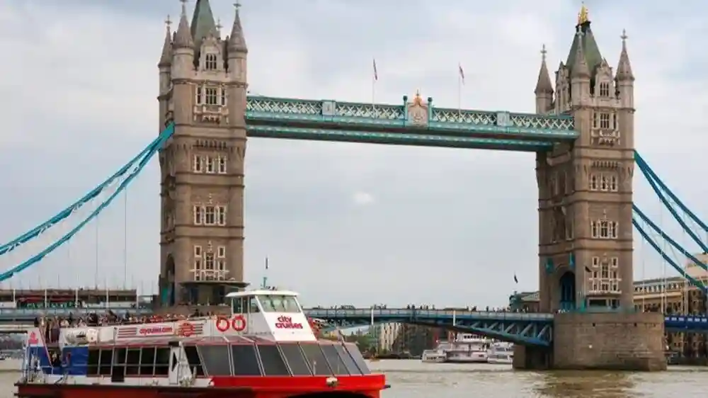 London: Guided Harry Potter Walking Tour + Clink Prison Museum Entry + Cruise