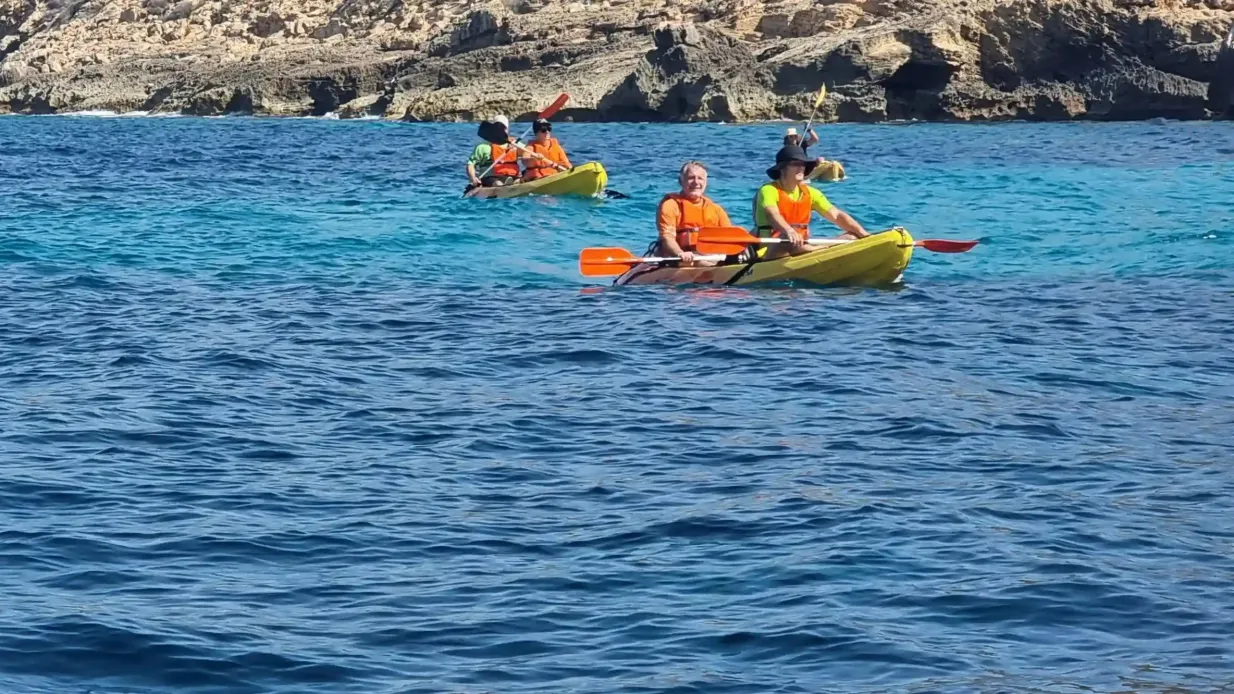 Ca'n Pastilla: Geführte Kajak Tour Bereitgestellt von Bona Ona Surf School SL