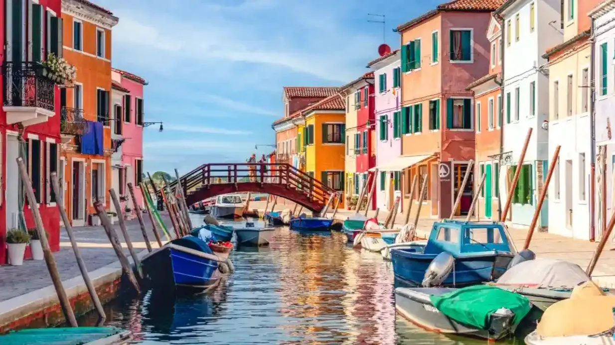 Murano & Burano: Glass Blowing Demo + Transfer Provided by The Roman Guy SRL