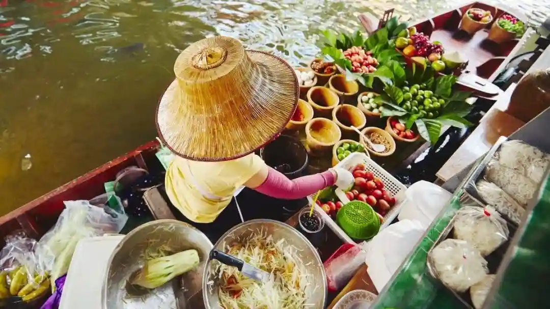 Bangkok: Visita guiada al Mercado Flotante de Damnoen Saduak + Paseo en barca de remos Operado por IASIA (THAILAND) CO., LTD.