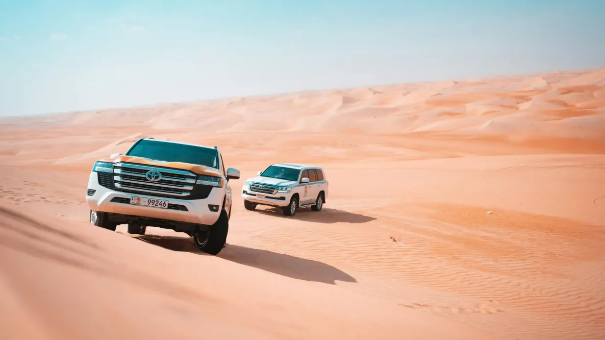 Abu Dhabi: Safari guidato nel deserto di Liwa + trasferimento di andata e ritorno + pranzo Fornito da Emirates Tours & Safari LLC