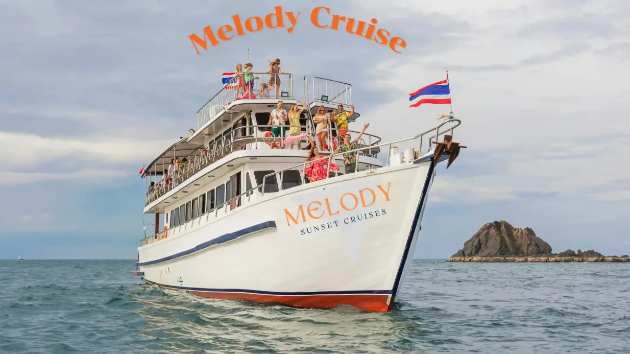 Phuket: Geführte Bootstour bei Sonnenuntergang mit Abendessen + Getränken + Transfers