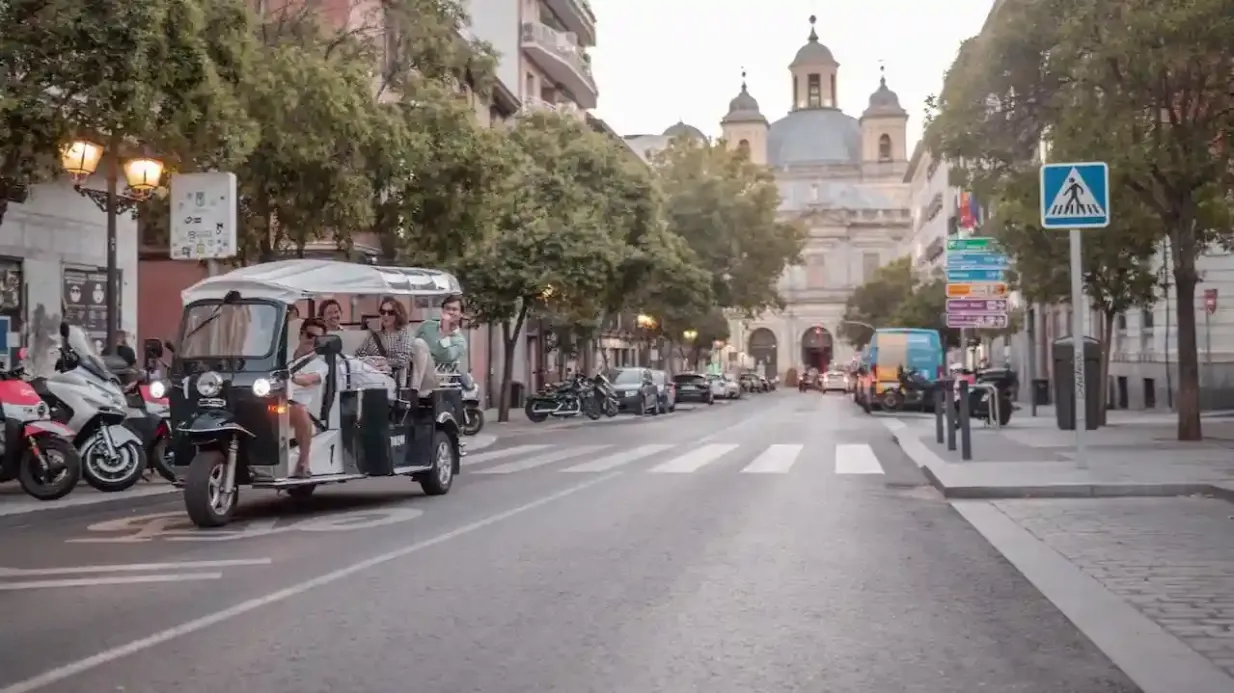 Madrid: Recorrido en Tuk Tuk Eléctrico de 4 horas Operado por Eco Tuk Tuk SL