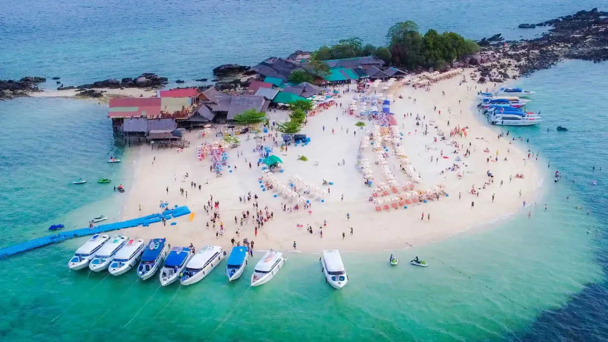 Maya-Bucht und Khai-Insel: Boot Tour von Phuket + Mittagessen Bereitgestellt von VIBESCATION