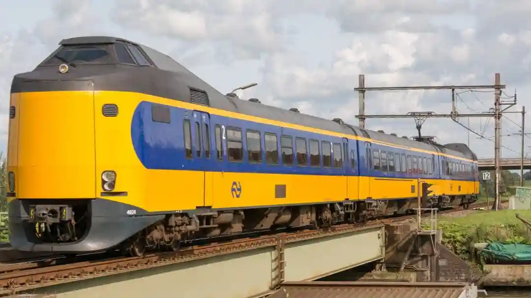 Amsterdam: Train & Tram Transfer To/From Scheveningen Beach