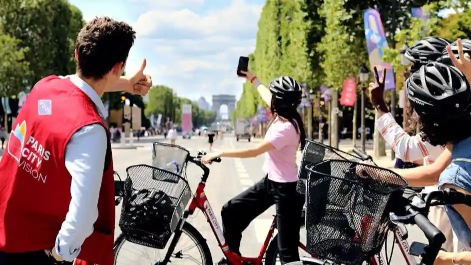 Paris : Visite guidée à vélo Fournie par ParisCityVision