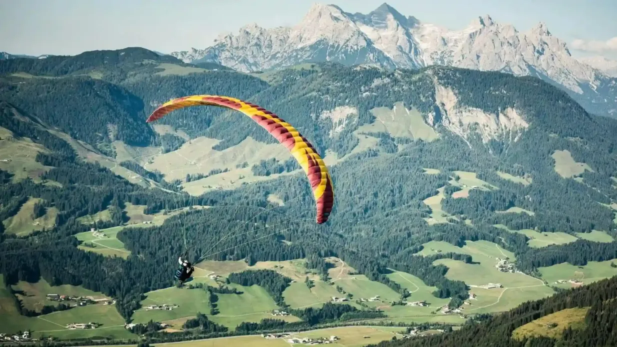 St. Johann in Tirol: Tandem-Gleitschirmfliegen Bereitgestellt von Hornpark GmbH