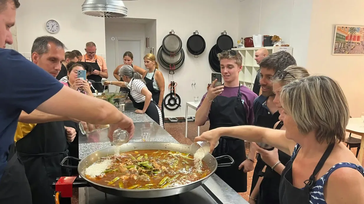 Valencia: Corso di cucina di paella, tapas e sangria Fornito da My First Paella SL