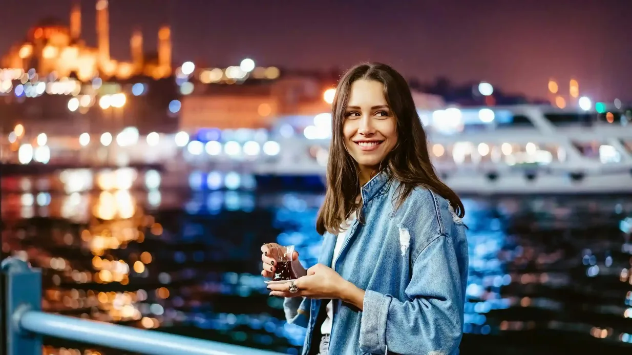 Estambul: Cena con bebidas y dulces turcos