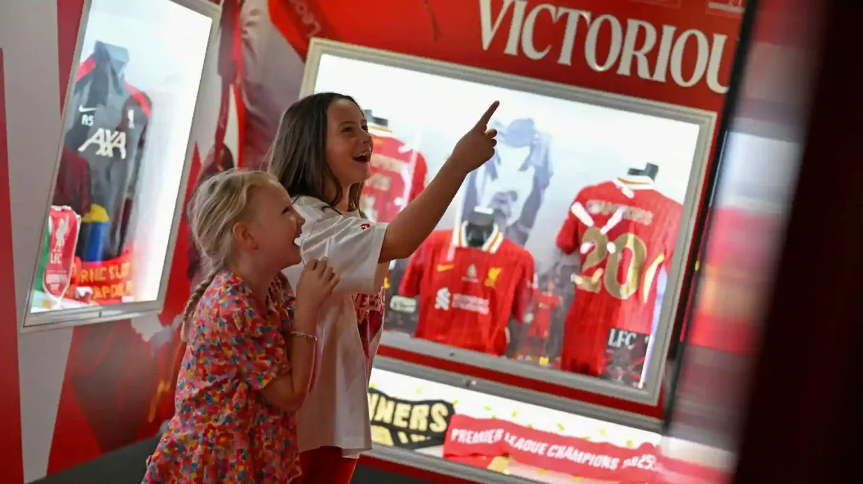 Visita en tren al estadio y museo del Liverpool Football Club Anfield desde Londres
