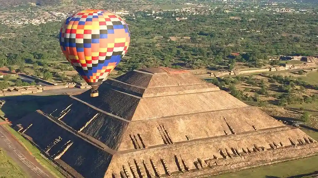 Pirámides de Teotihuacán: Excursión privada desde Ciudad de México Operado por CHILLNGOS SAS