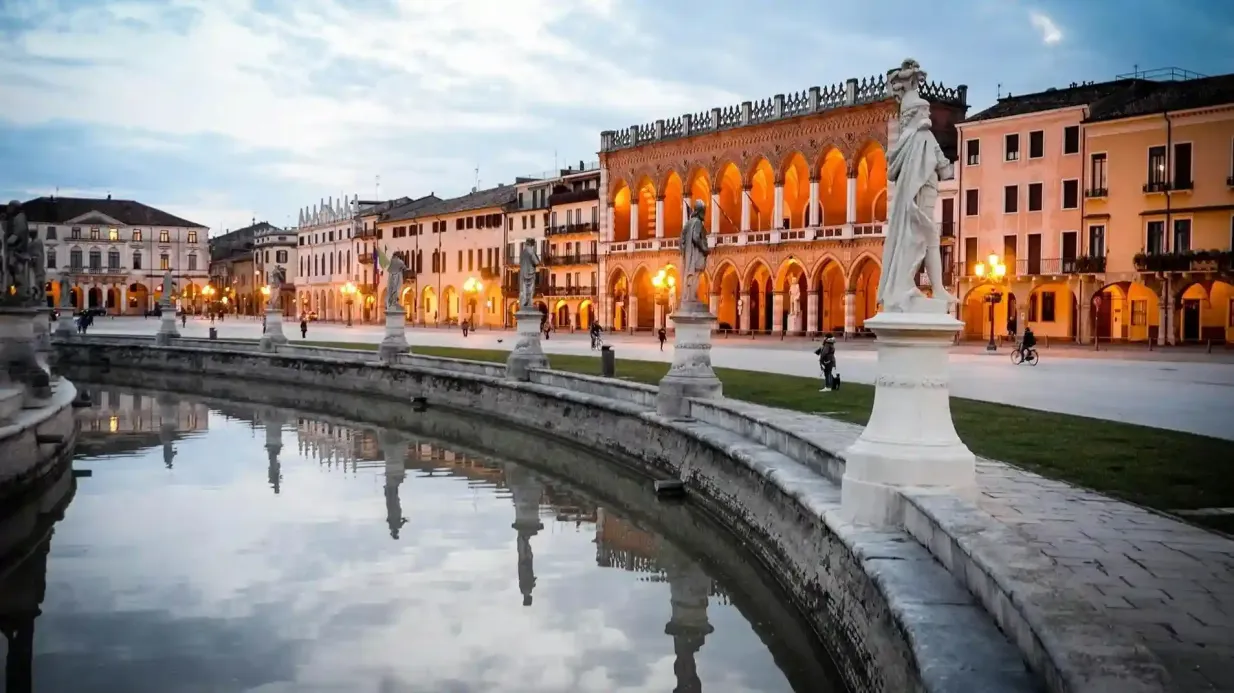 Padua: Visita guiada + Traslados en tren desde Venecia + Entrada al Jardín Botánico