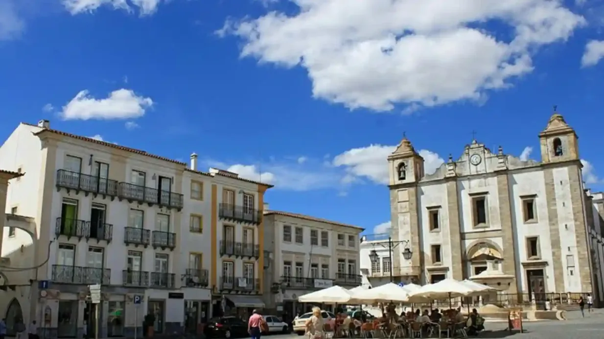Évora & Arraiolos: Guided Tour from Lisbon
