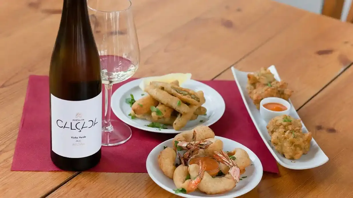 Lisboa: Visita guiada gastronómica + Espectáculo de Fado