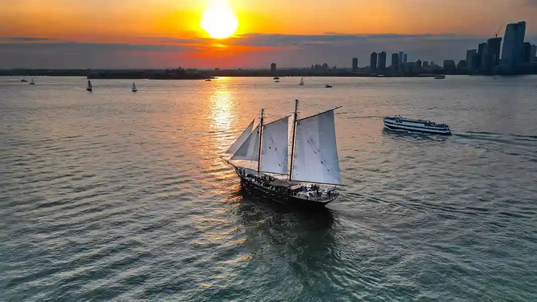 New York : Croisière jazz au coucher du soleil Fournie par Manhattan By Sail
