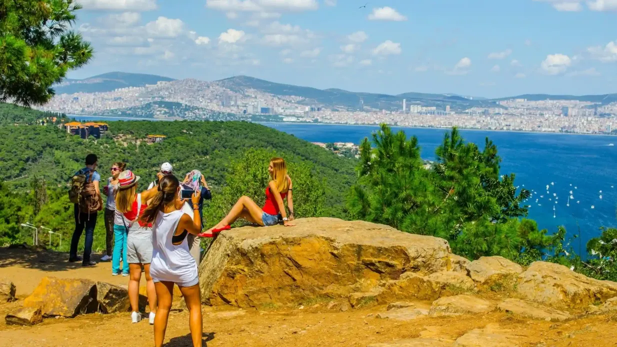 Prinzeninseln: Geführte Tagestour von Istanbul + Mittagessen Bereitgestellt von Tourmania