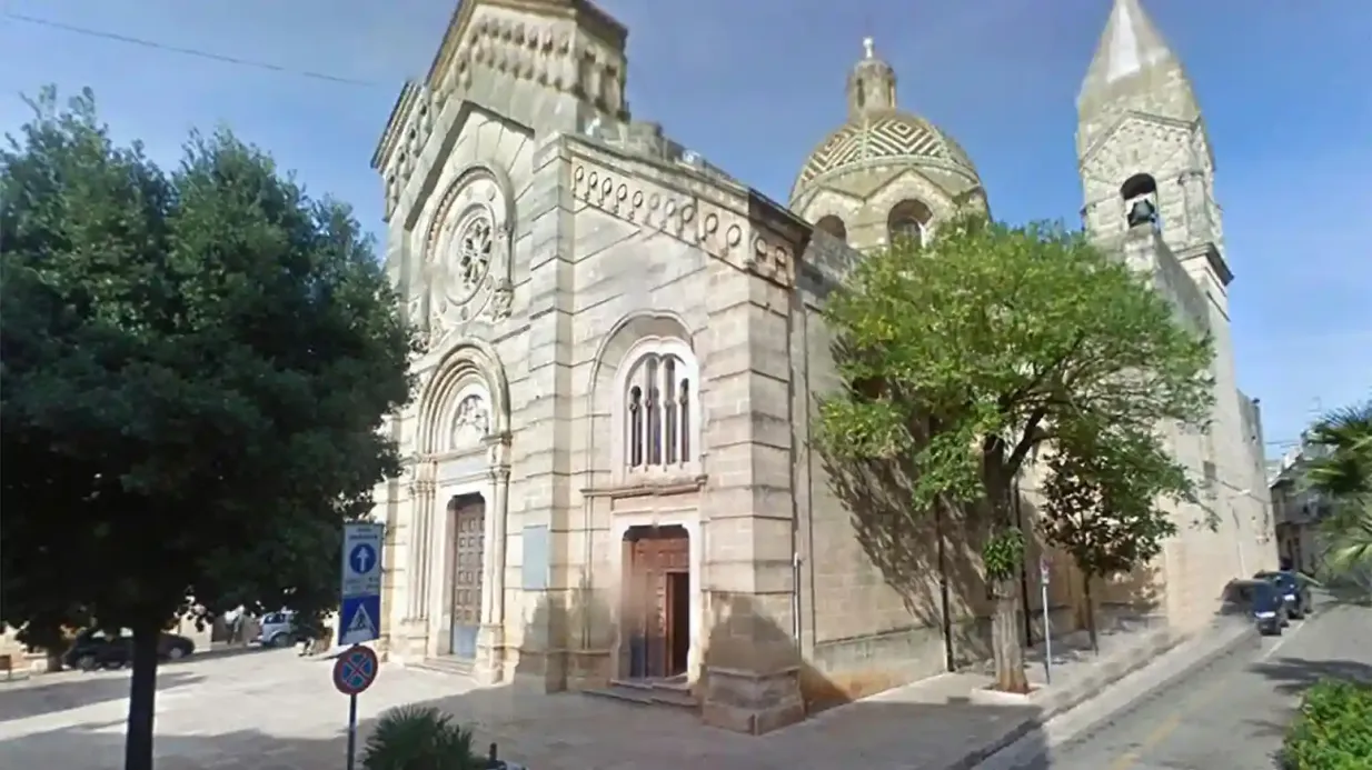 Villa Castelli: Walking Tour with Olive Oil Tasting Provided by ARCADIA EMME VIAGGI SRL