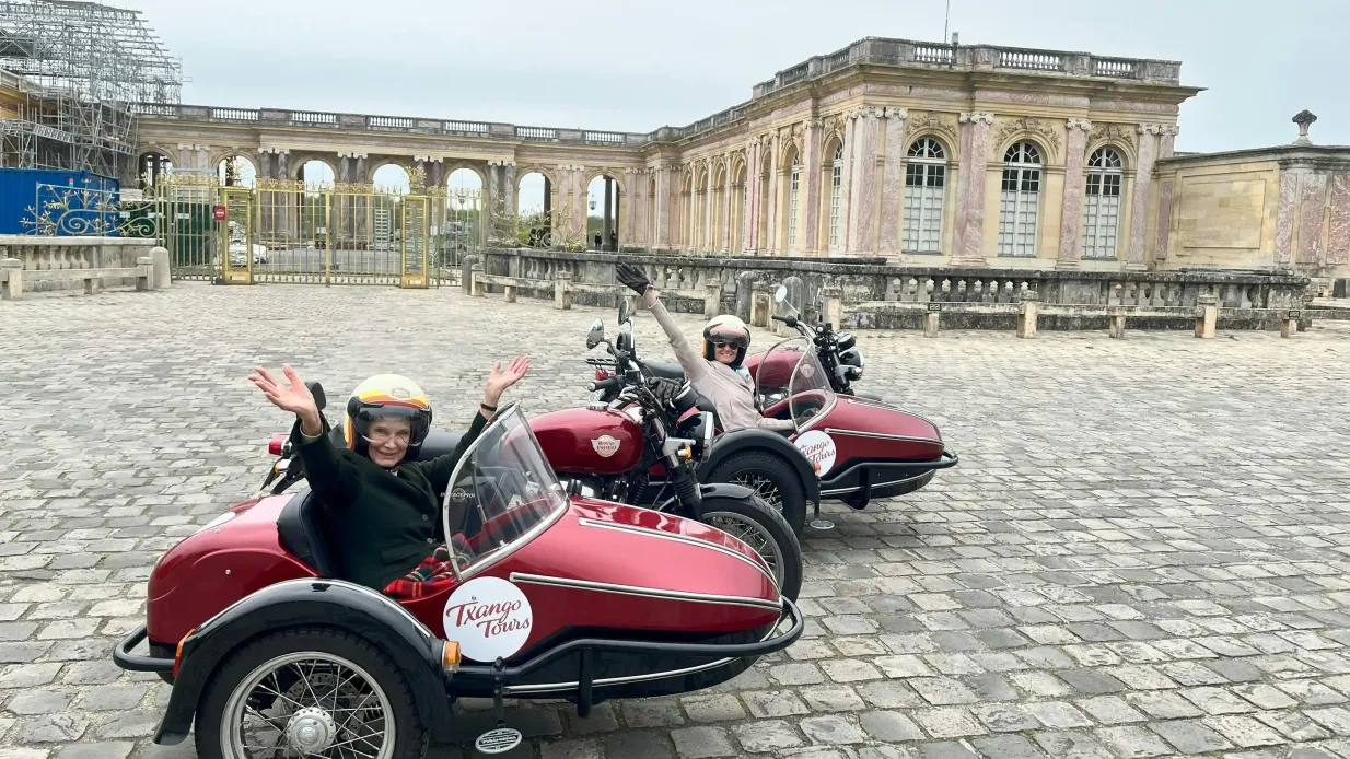 Château de Versailles : Billet d'entrée + audioguide + transferts en side-car Fournie par Txango Tours