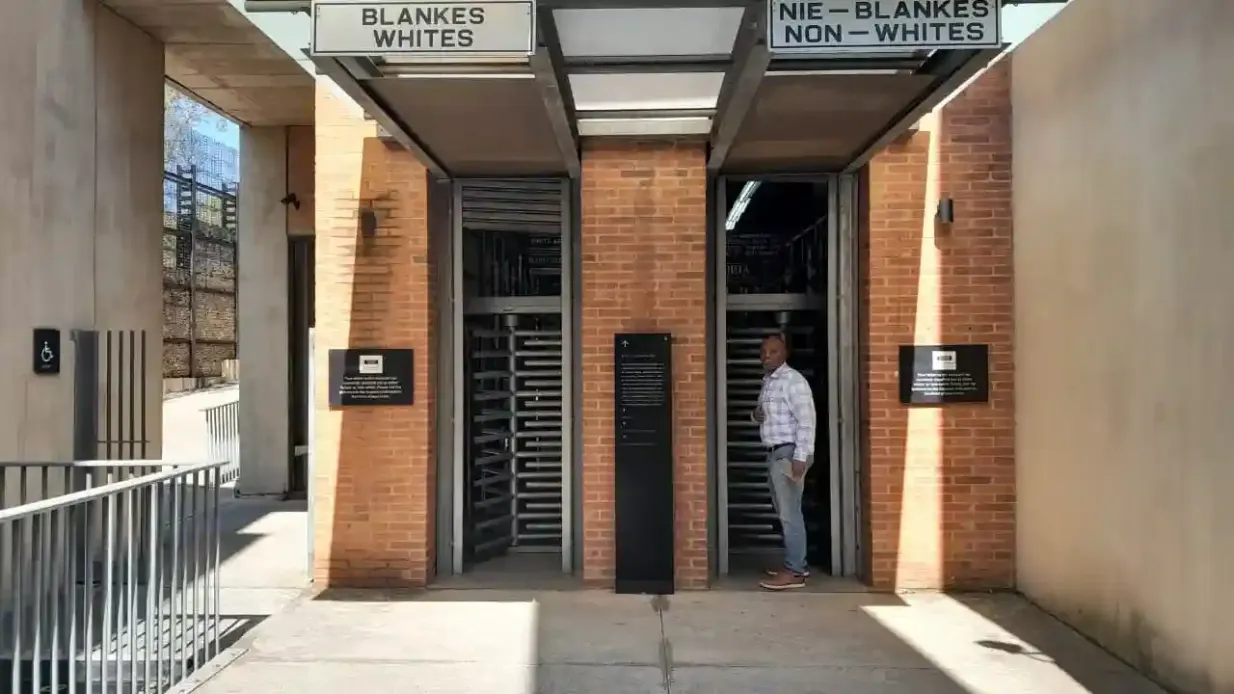 Excursão de meio dia ao Apartheid e Soweto Organizado por Steinbock African Safari