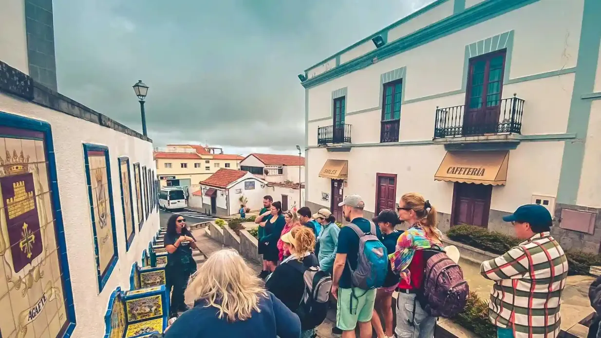 Gran Canaria: Visita guiada + Degustación de frutas + Traslado de ida y vuelta Operado por CLIMBO TOURS SL