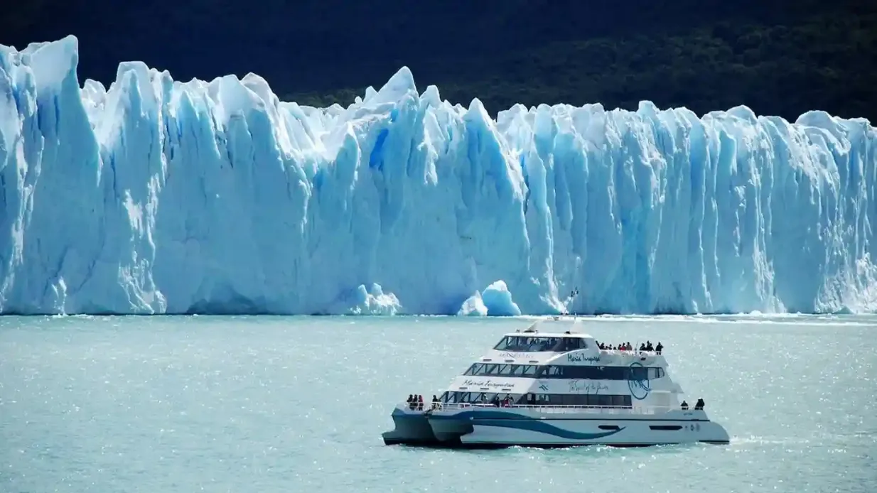 Perito Moreno Glacier: Premium Cruise + Gourmet Lunch Provided by Patagonia Dreams