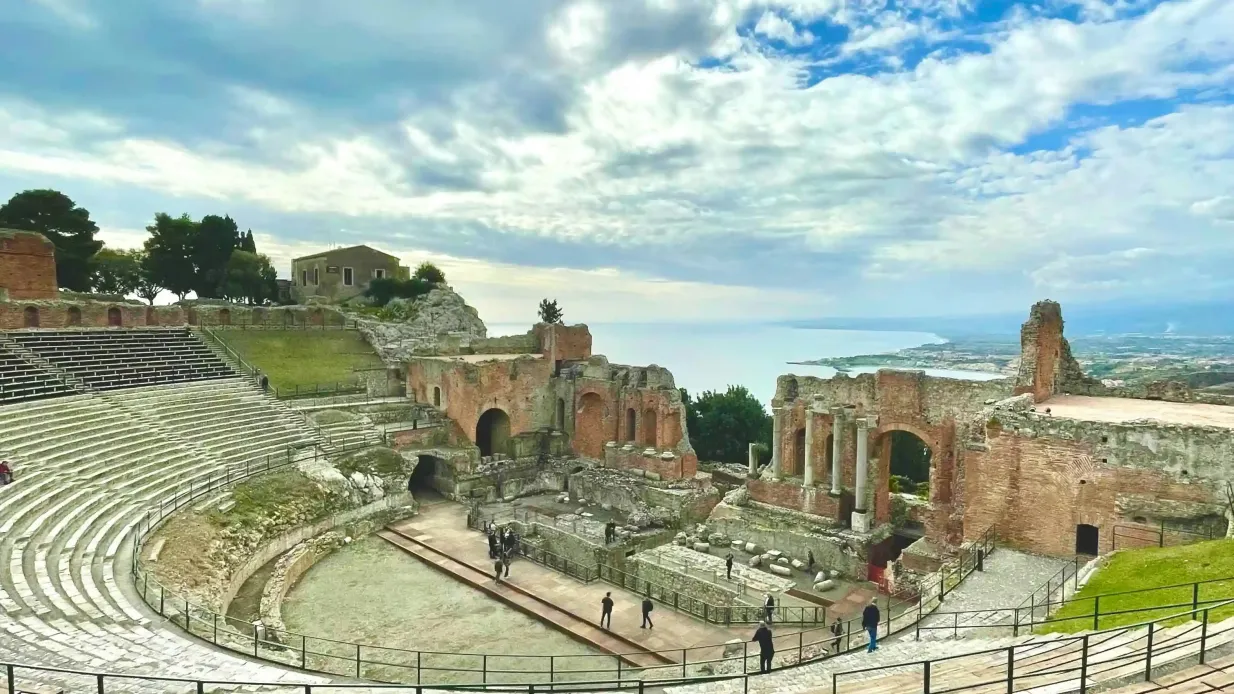 Naxos Gardens, Taormina, & Castelmola: Guided Tour + Transfers from Catania Provided by Etna & Sea Excursions di Laura Marinelli