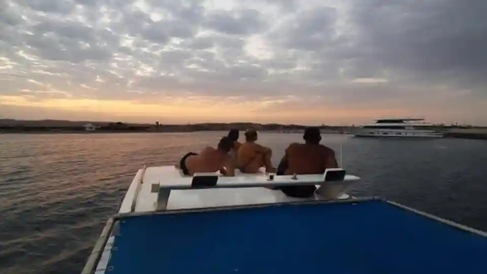 Buscar Dugong lancha rápida privada Operado por marsa waves