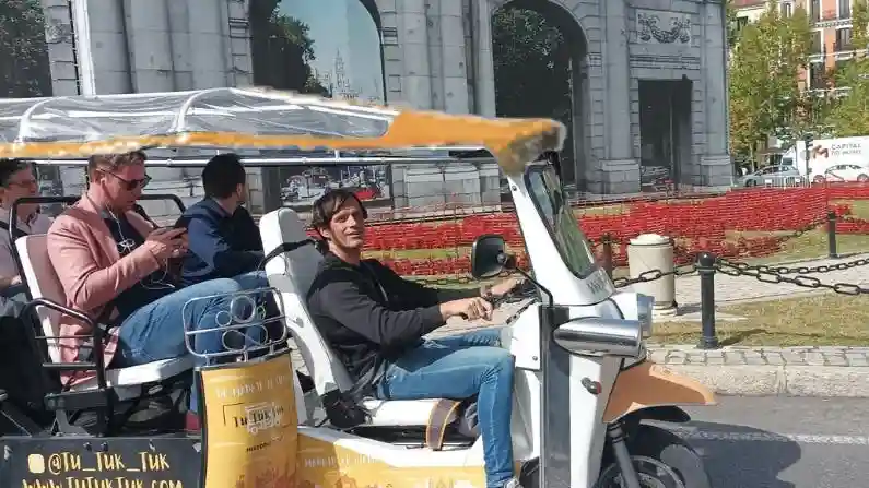 Madrid: 1.5-Hr Guided Electric Tuk Tuk Tour