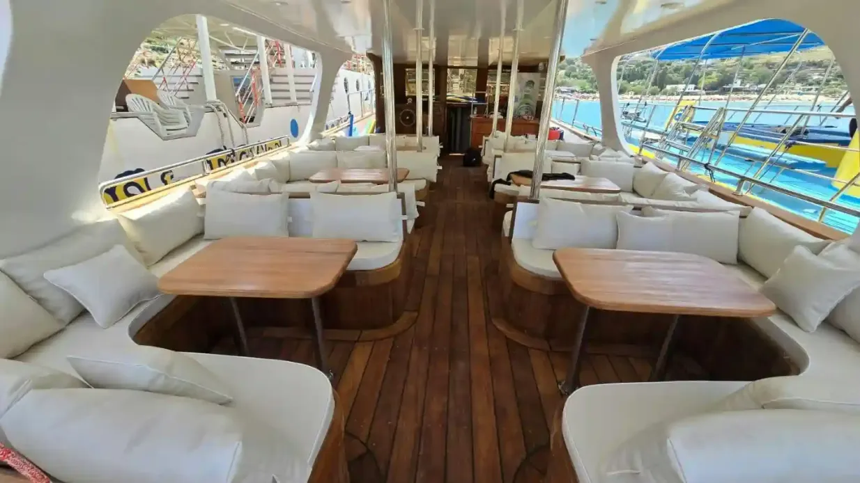 Rodas: Crucero con paradas para nadar y almuerzo