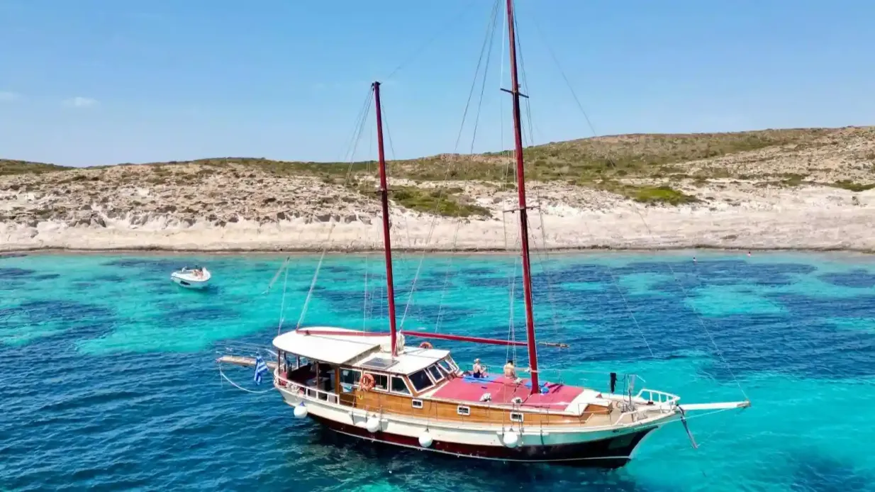 Paros, Antiparos, Despotiko, Blue Lagoon: Private Galatea Tour + Meal Provided by Davide Vanzo