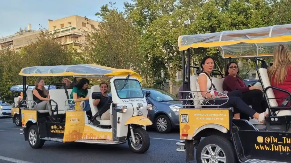 Madri: passeio guiado de 3 horas em Tuk Tuk elétrico