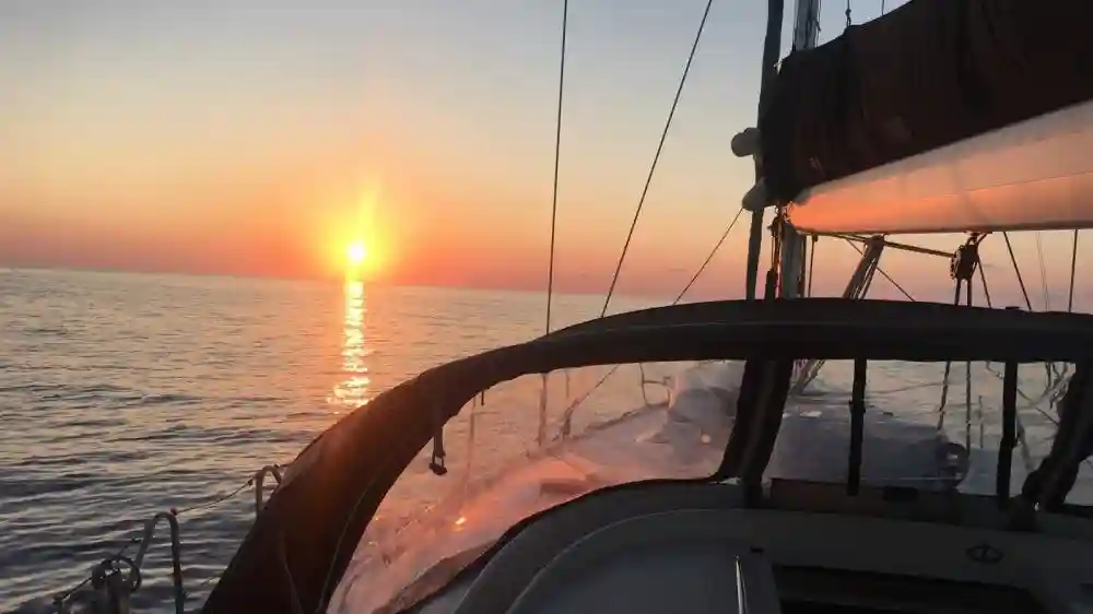 Valência: Veleiro particular ao pôr do sol + bebida