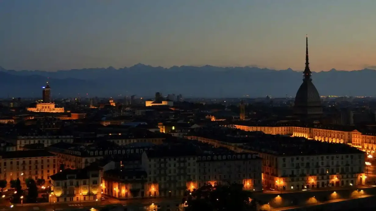 Turin: Guided Evening Walking Tour Provided by IHE TOUR OPERATOR S.R.L.