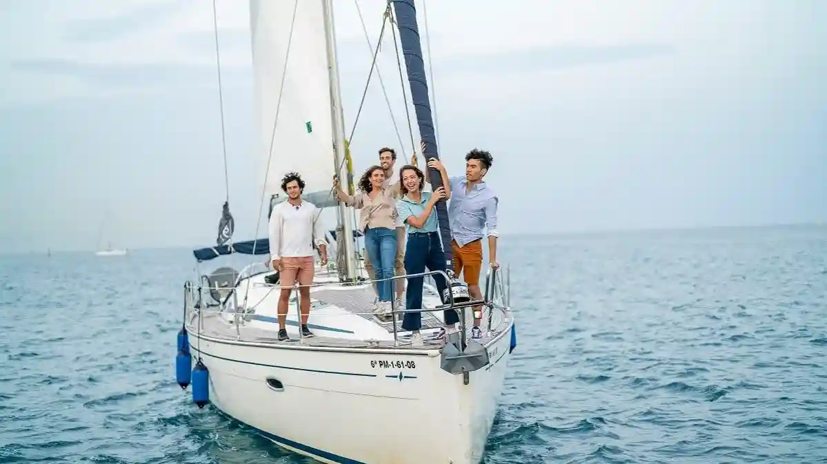 Barcelona: Passeio privativo de 2 horas em veleiro com bebidas e lanches Organizado por BDA Sailing experience