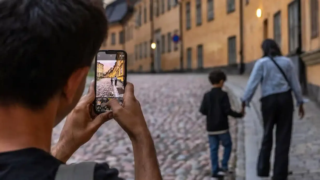 Stockholm: Guided Golden Hour Photo Walk Tour