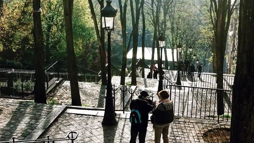 Montmartre: Tour guidato a piedi semi-privato