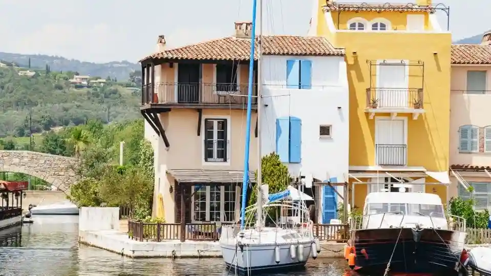 Costa Azzurra: Tour di un giorno a Saint-Tropez e Port Grimaud con gita in barca