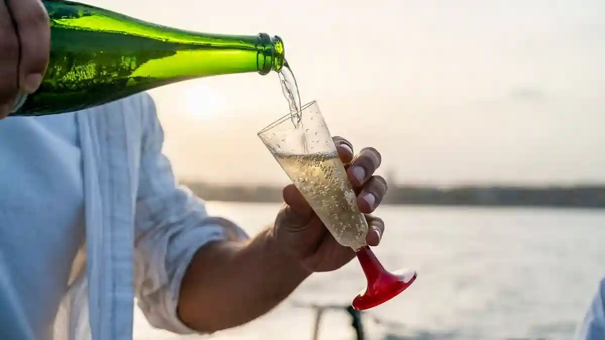 Barcelona: Segeln in kleinen Gruppen mit Getränken und Snacks