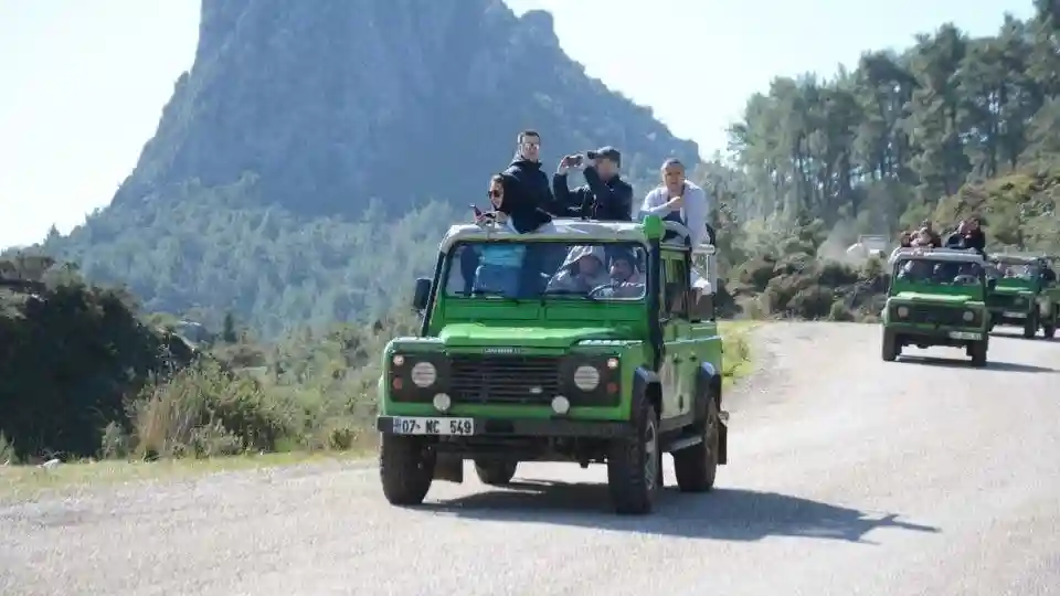Alanya: Safári de jipe nas montanhas Taurus + almoço no rio Dimcay Organizado por Tourmania