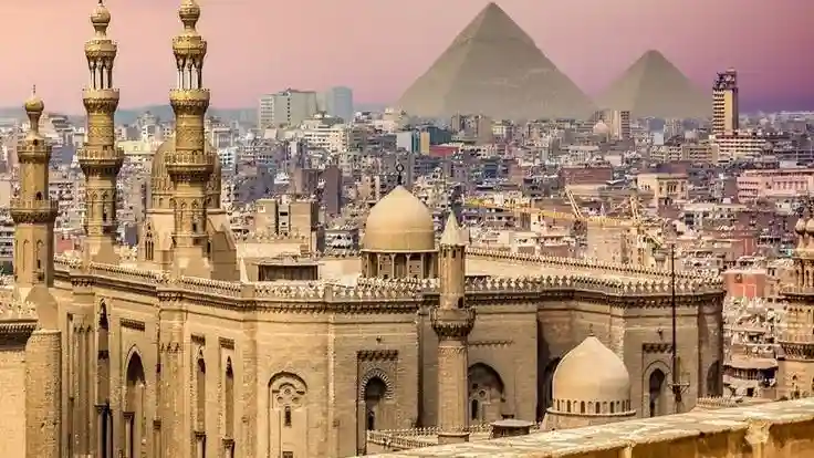 Giza Pyramids, Egyptian Museum & Khan el-Khalili: Day Tour with Lunch