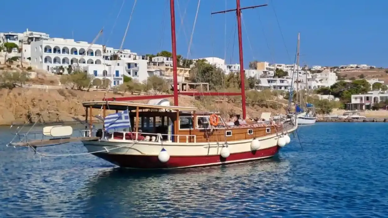 Antiparos, Blue Lagoon & Despotiko: Full-Day Cruise + Lunch + Drinks Provided by Davide Vanzo