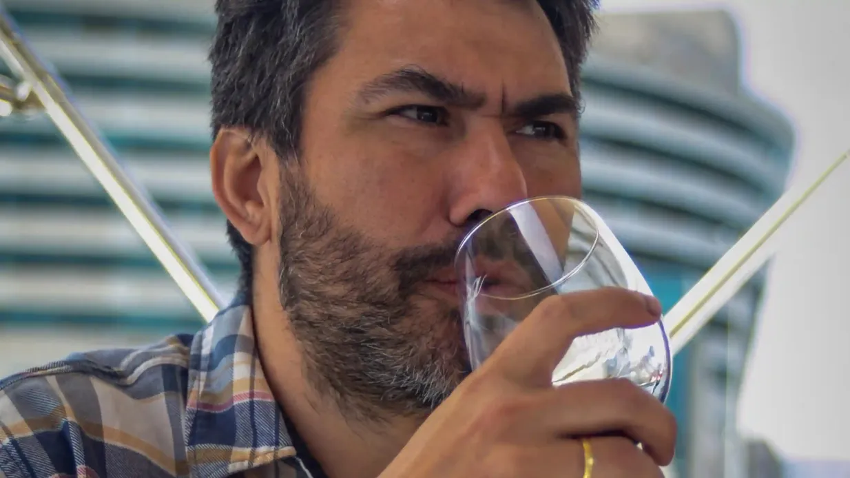 Barcelona: 2 horas de navegação premium para grupos pequenos com degustação de vinhos