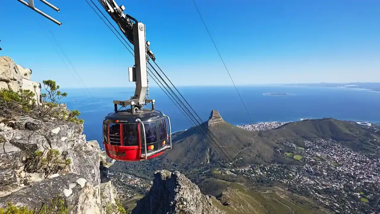 Isla Robben, Montaña de la Mesa y Ciudad del Cabo: Excursión Privada Guiada de Día Completo Operado por Simba Beyond Africa Safaris (Pty)Ltd