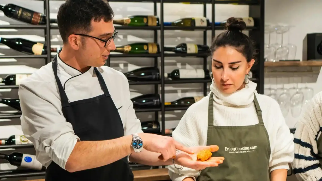 Rome: Pizza, Supplì & Gelato Masterclass + Unlimited Wine Provided by Crown Tours srl