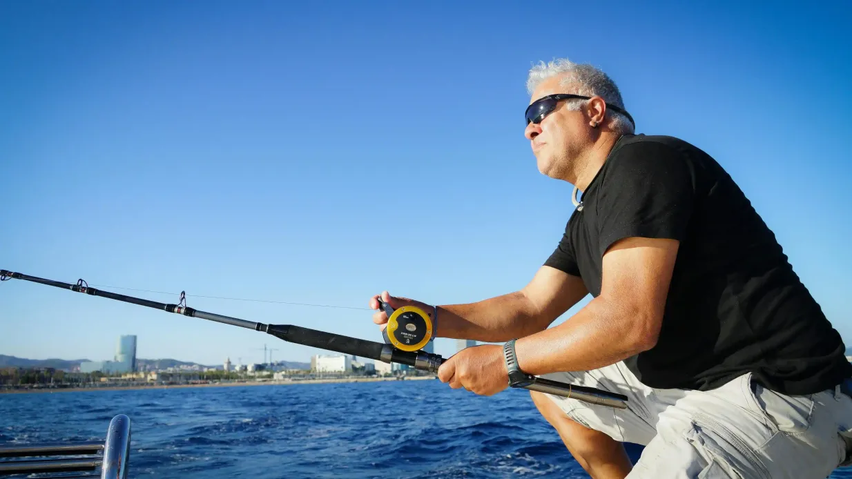 Barcelone : Expérience de pêche tout compris Fournie par Sailing Experience Barcelona