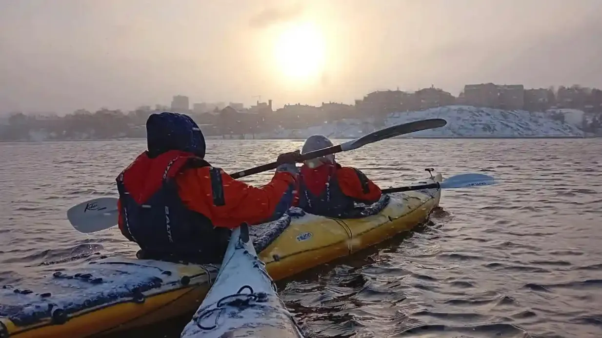 Stockholm: Winter Kajak Tour