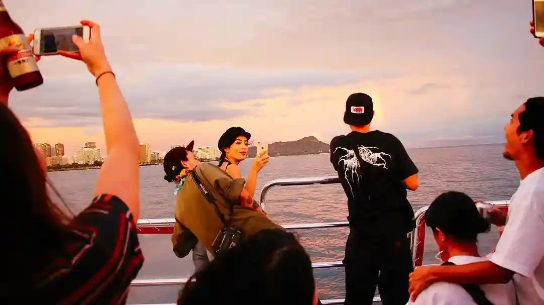 Honolulu: Sunset Waikiki Glass Bottom Boat Tour Provided by HAWAII GLASS BOTTOM BOAT TOURS