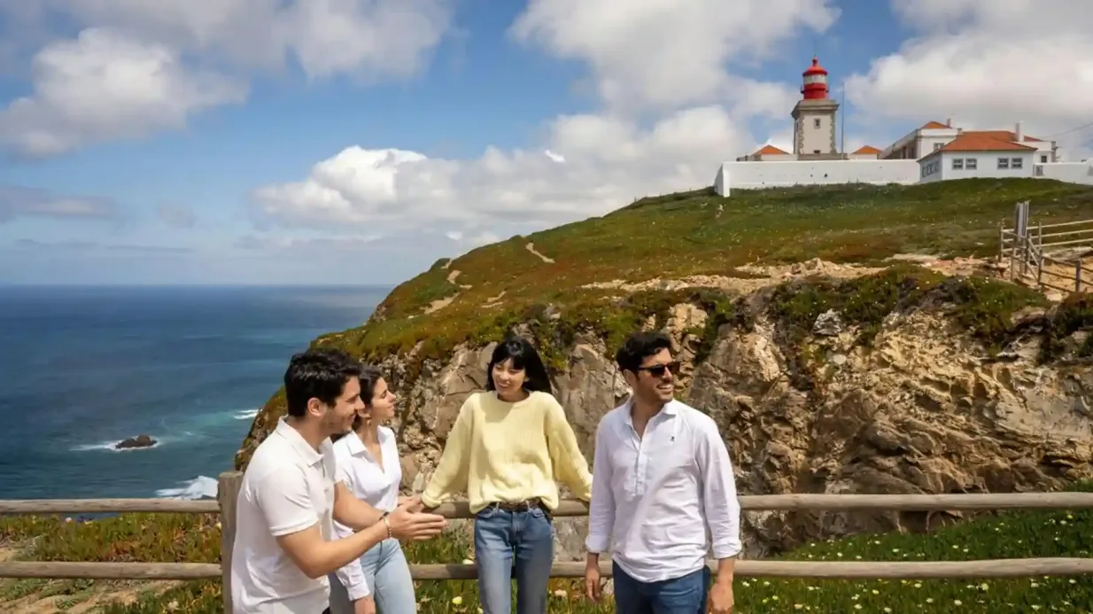 Sintra, Palácio da Pena, Cabo da Roca e Praia da Adraga: excursão desde Lisboa Organizado por We The Club S.L.